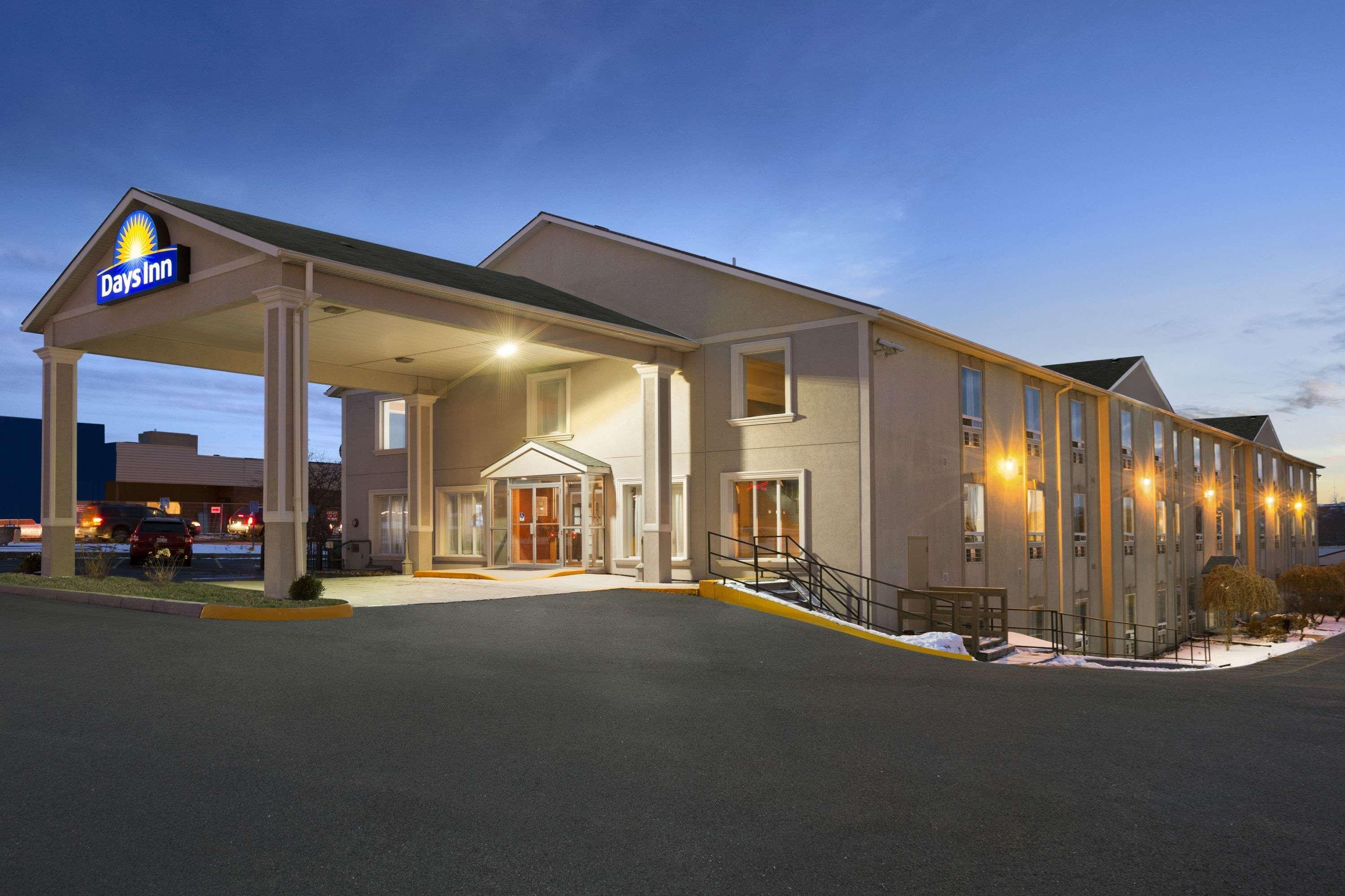Days Inn By Wyndham Woodstock Exterior photo