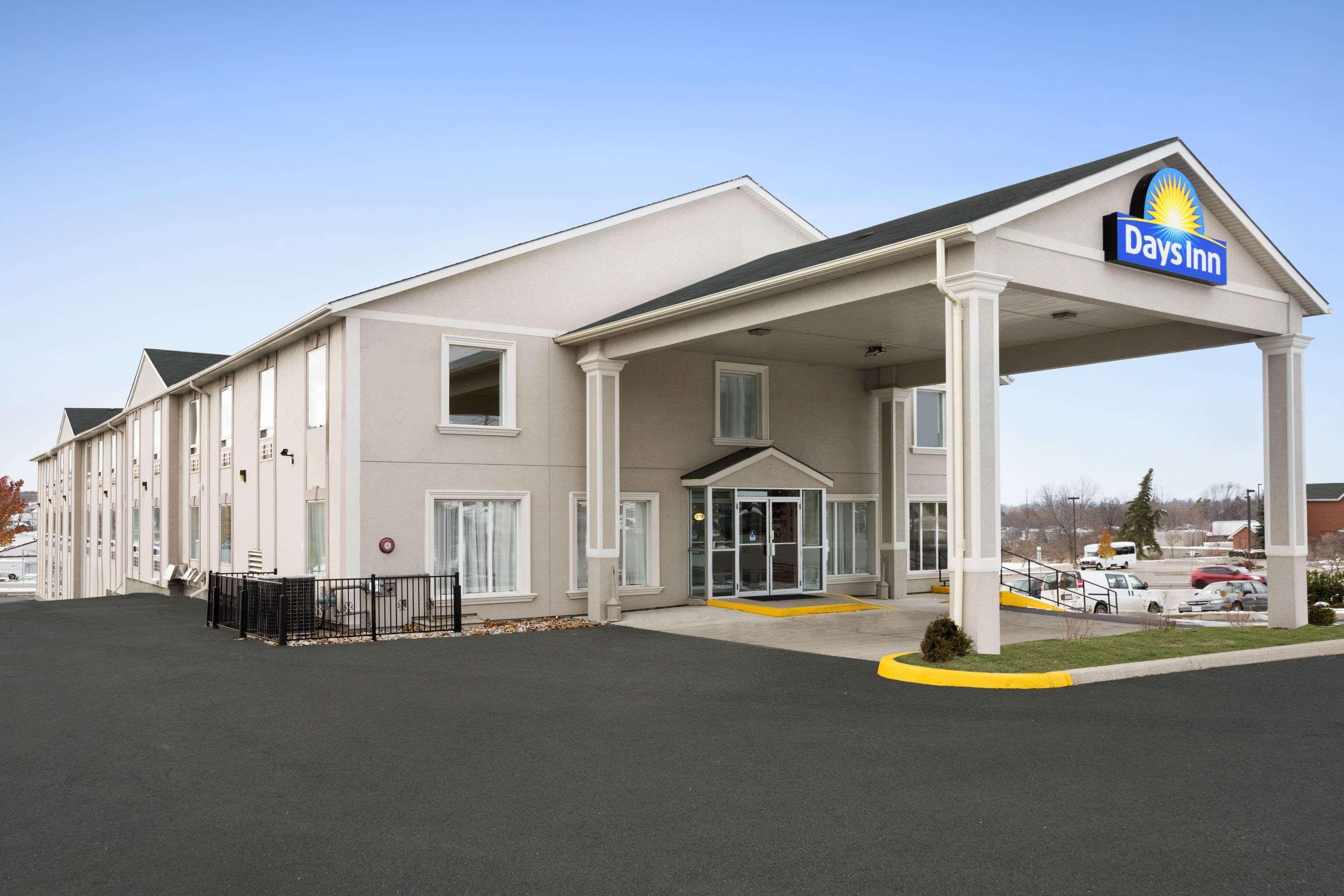 Days Inn By Wyndham Woodstock Exterior photo