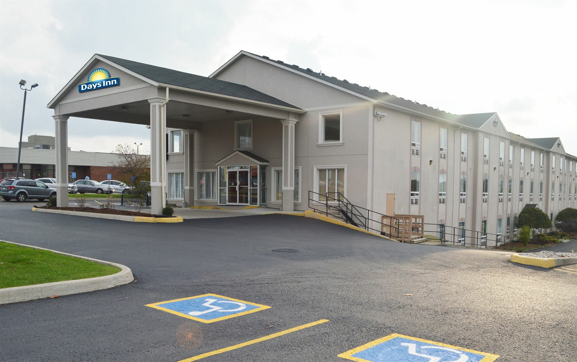 Days Inn By Wyndham Woodstock Exterior photo